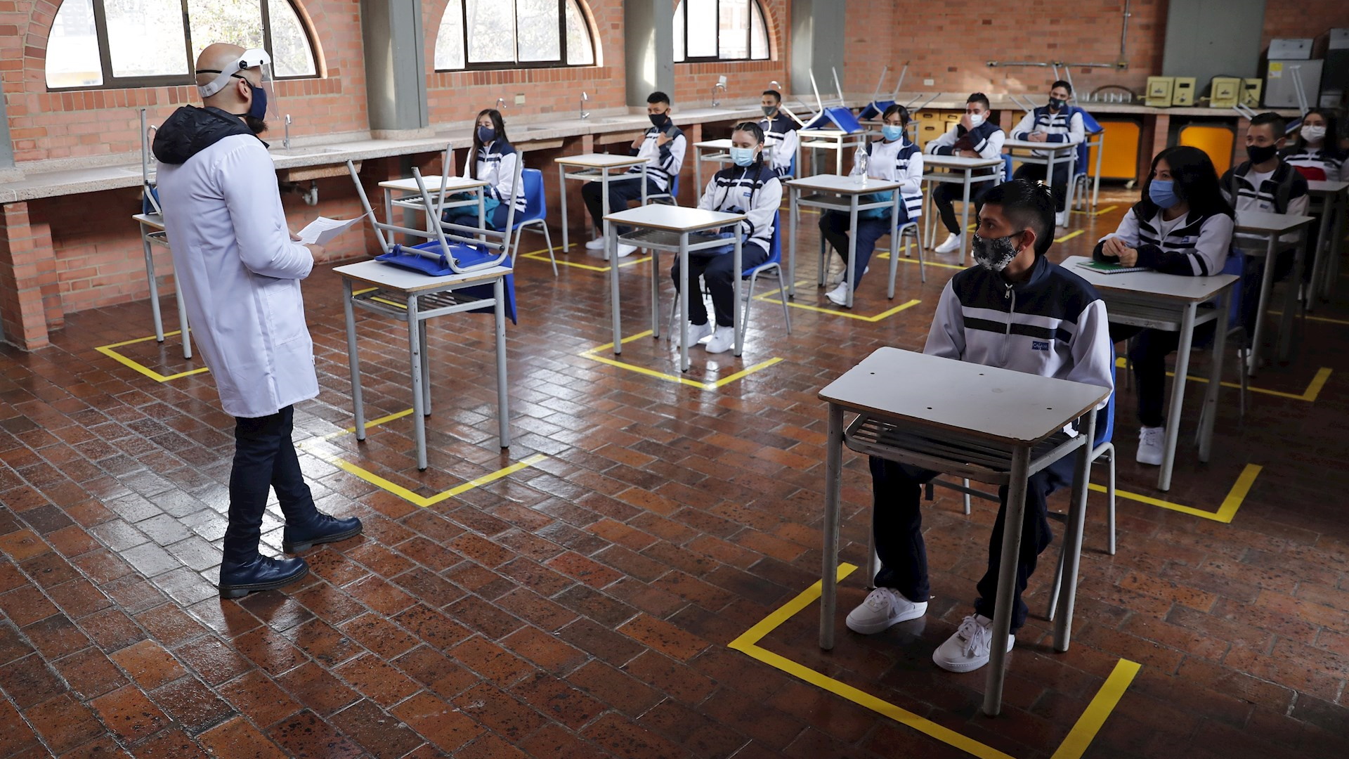 Bogotá reabre de forma gradual sus escuelas públicas