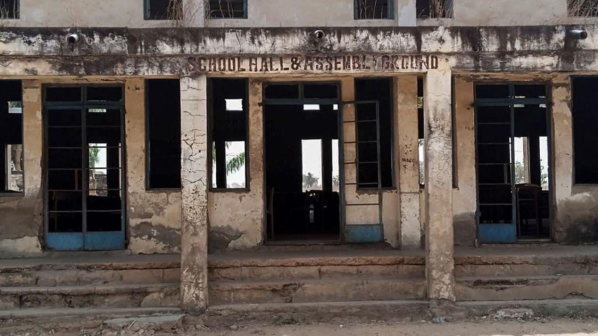 Secuestran a más de 300 alumnas en Nigeria; Policía activa operación de búsqueda