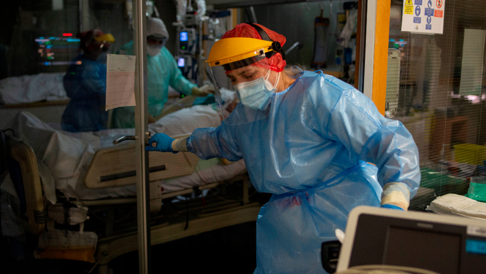 España bate récords de casos de COVID-19 con menos muertes por la vacunación España bate récords de casos de COVID-19 con menos muertes por la vacunación