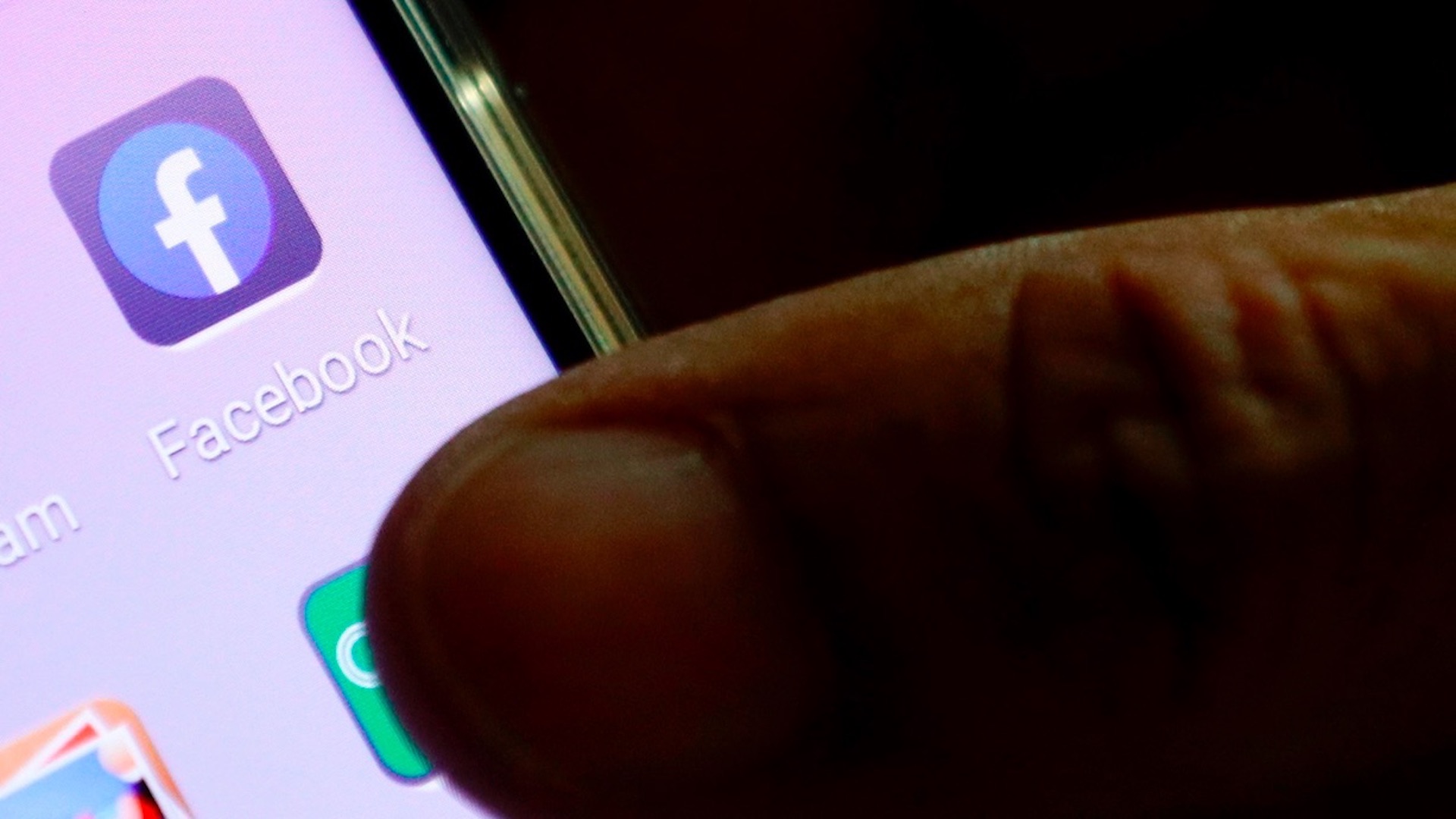 Facebook iniciará campaña para convencer a los usuarios para que acepten seguimiento online