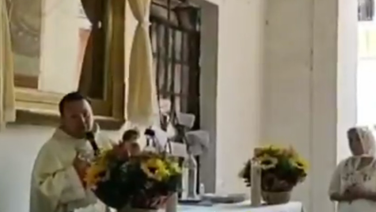 #Video Falso sacerdote asegura en misa que pandemia no existe y que el COVID-19 se cura con paracetamol