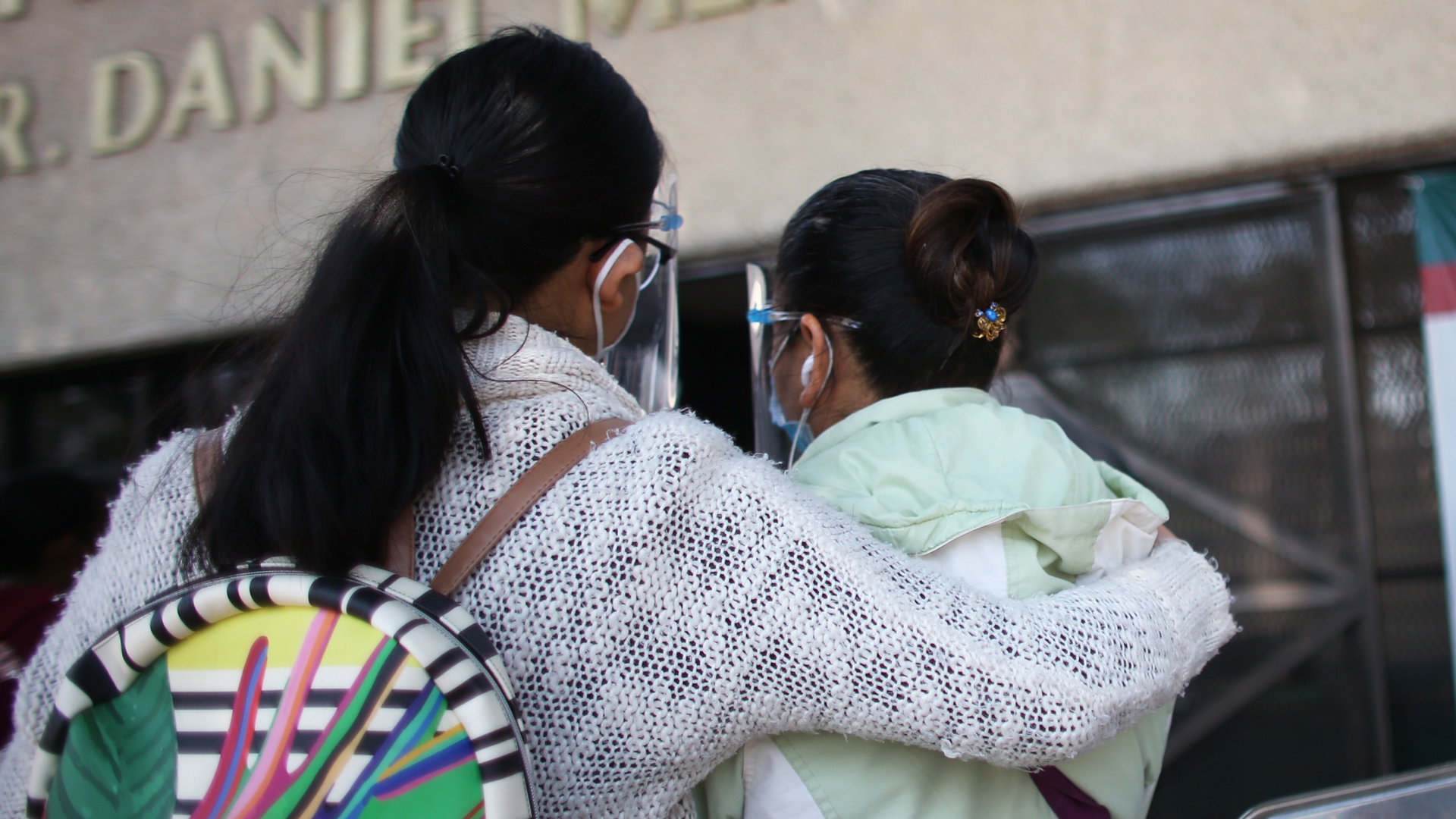 México registró en las últimas 24 horas 749 casos y 43 muertes por COVID-19 México registró en las últimas 24 horas 749 casos y 43 muertes por COVID-19