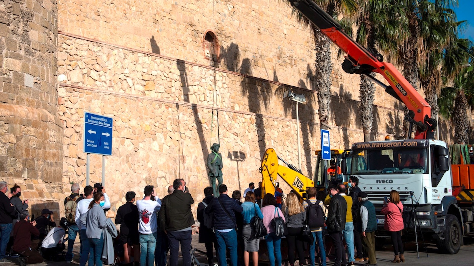 Retiran la última estatua del dictador Francisco Franco que quedaba en España - francisco-franco-estatua