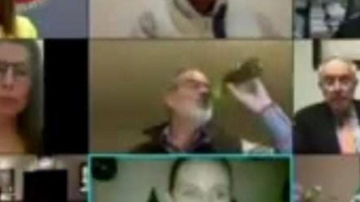 #Video Gustavo Madero bebe cerveza durante sesión del Senado para ratificar a Esteban Moctezuma