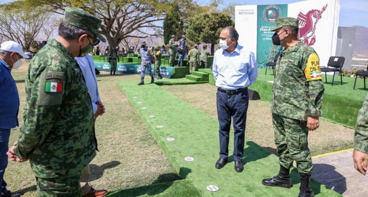Afina Héctor Astudillo detalles para conmemoración del Día de la Bandera en Iguala