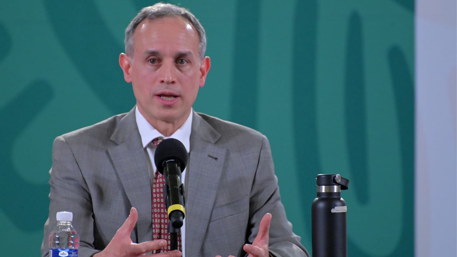 Hugo López-Gatell está estable y con síntomas leves: José Luis Alomía