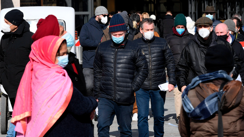 Virólogos piden confinamiento total en Italia ante avance variante británica