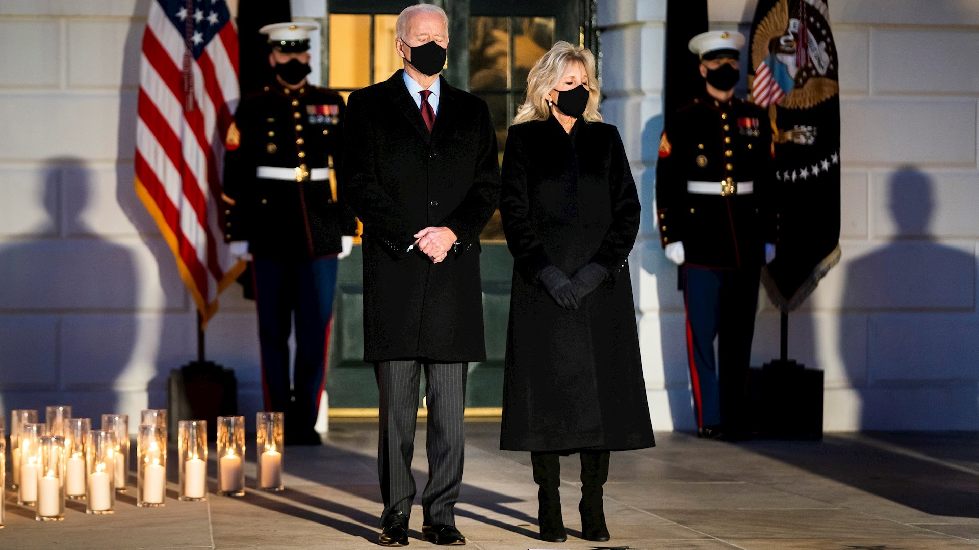 Joe Biden homenajea al medio millón de muertos en EE.UU. por COVID-19