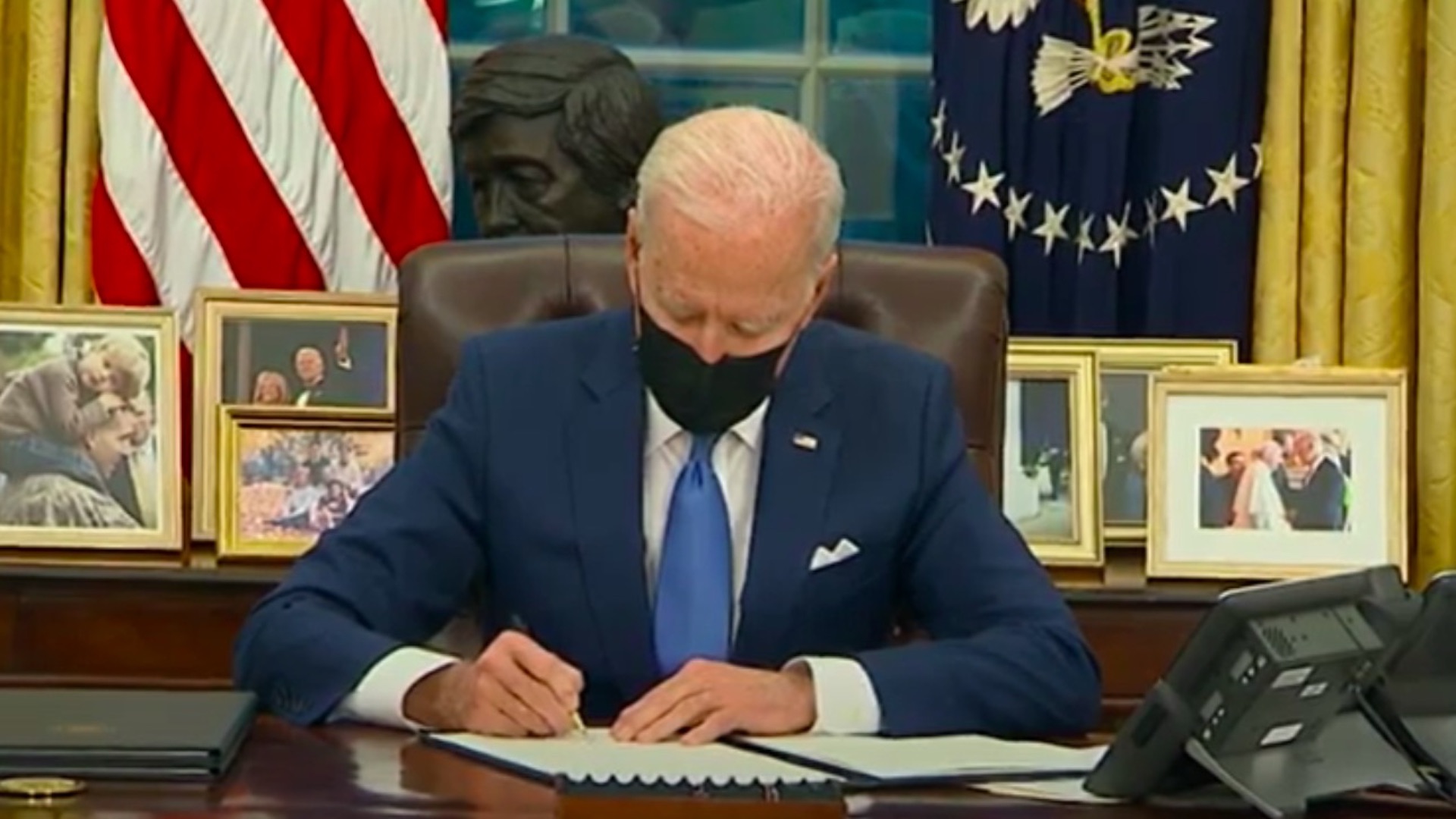 “Estamos eliminando una mala política en migración”, asegura Biden tras firma de tres órdenes ejecutivas