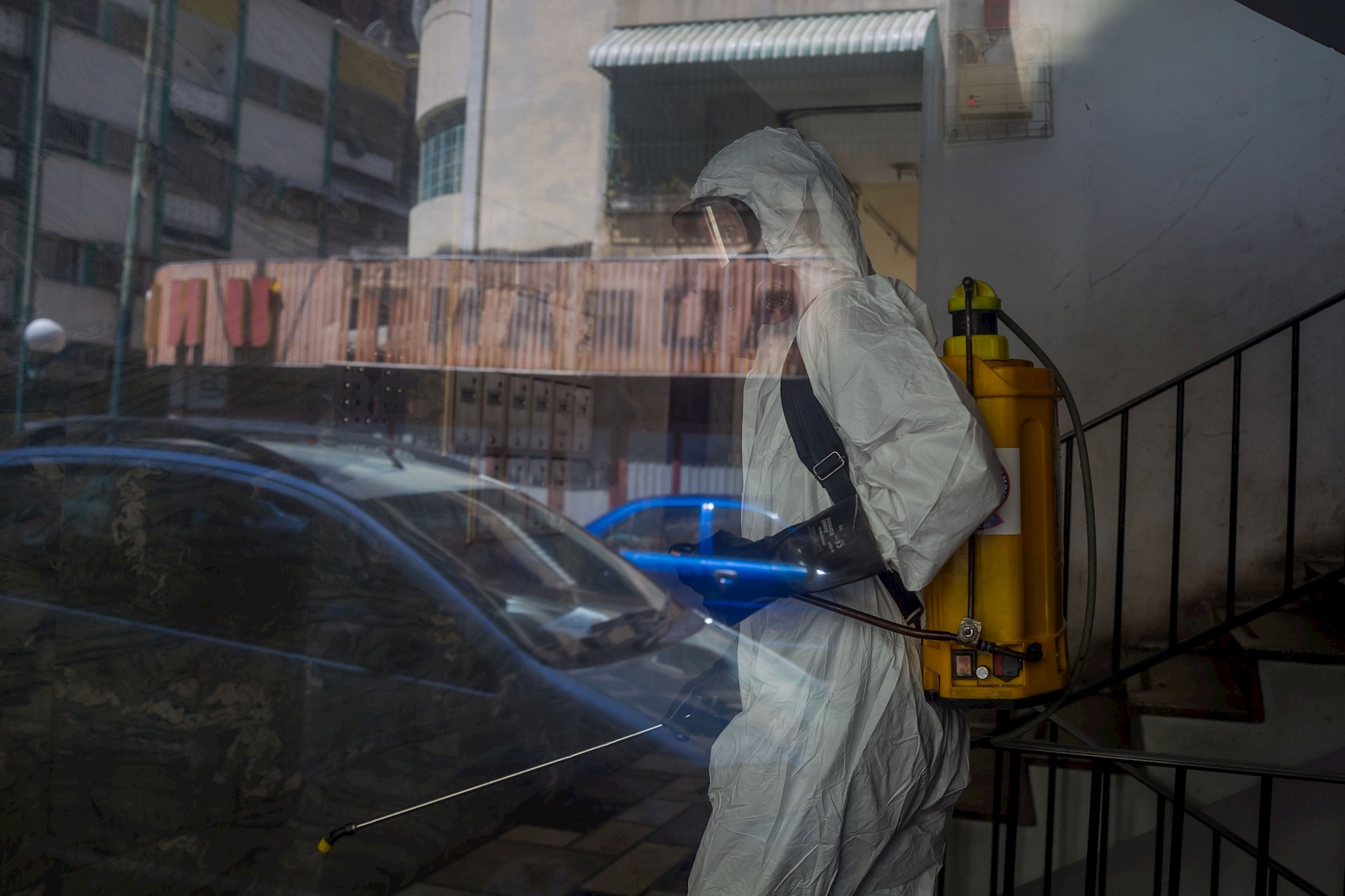 Venezuela detecta los primeros siete casos de la variante ómicron - jornada-de-desinfeccion-de-calles-y-edificios-contra-covid-19-en-caracas