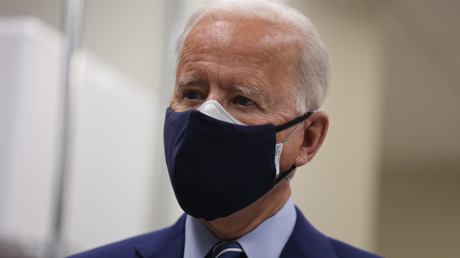 Biden reconoce que la “democracia es frágil” tras absolución de Trump