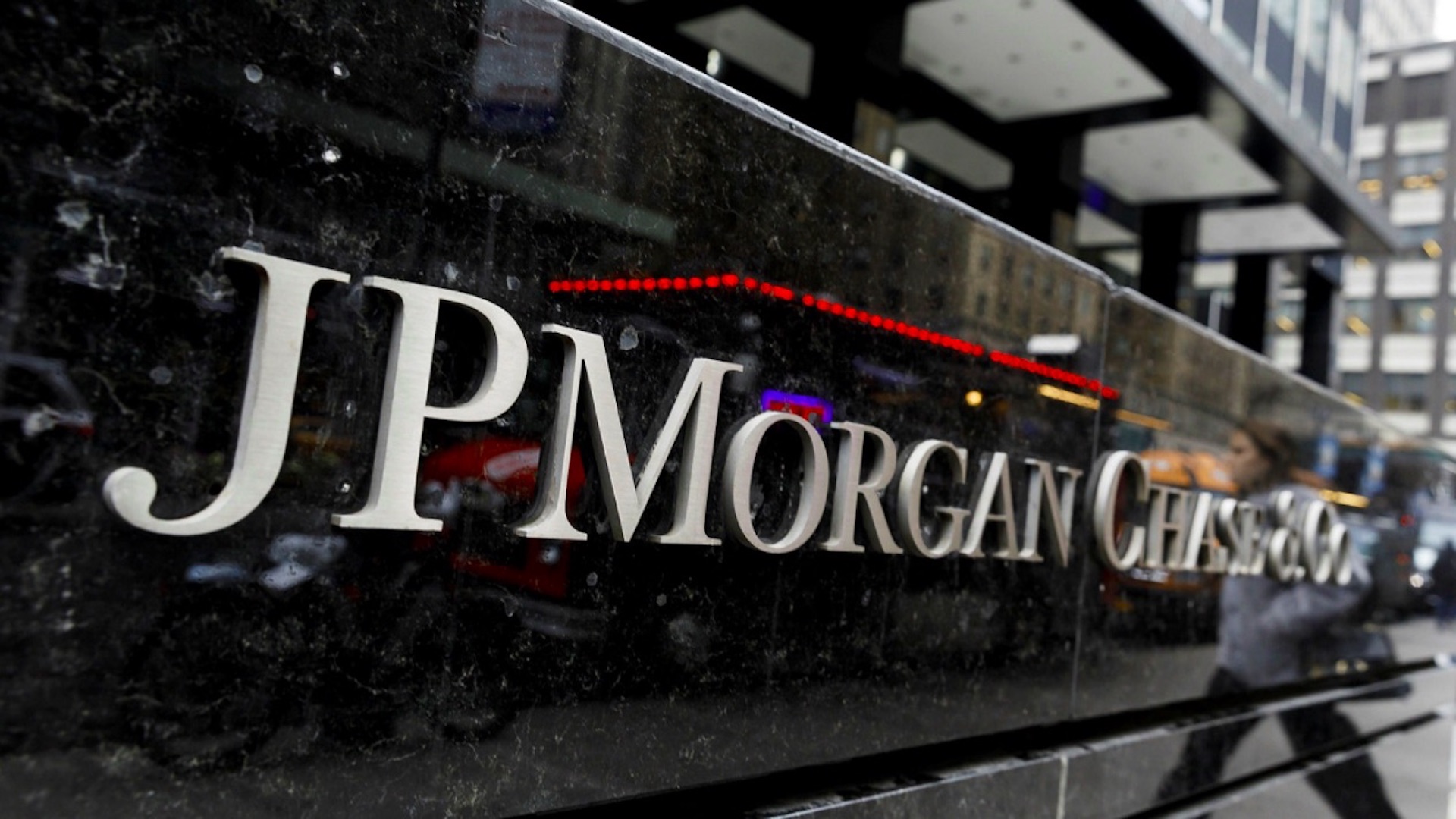 JPMorgan cerrará banca privada en México; pasará clientes a BBVA