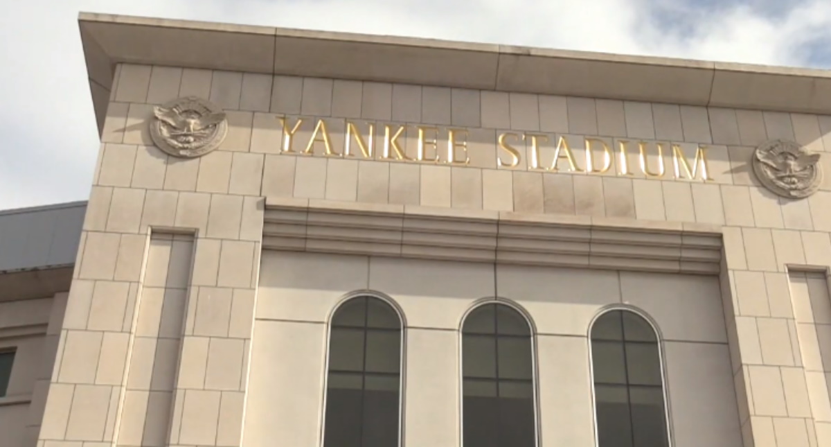 El estadio de los Yankees, un centro de vacunación masiva en el barrio latino