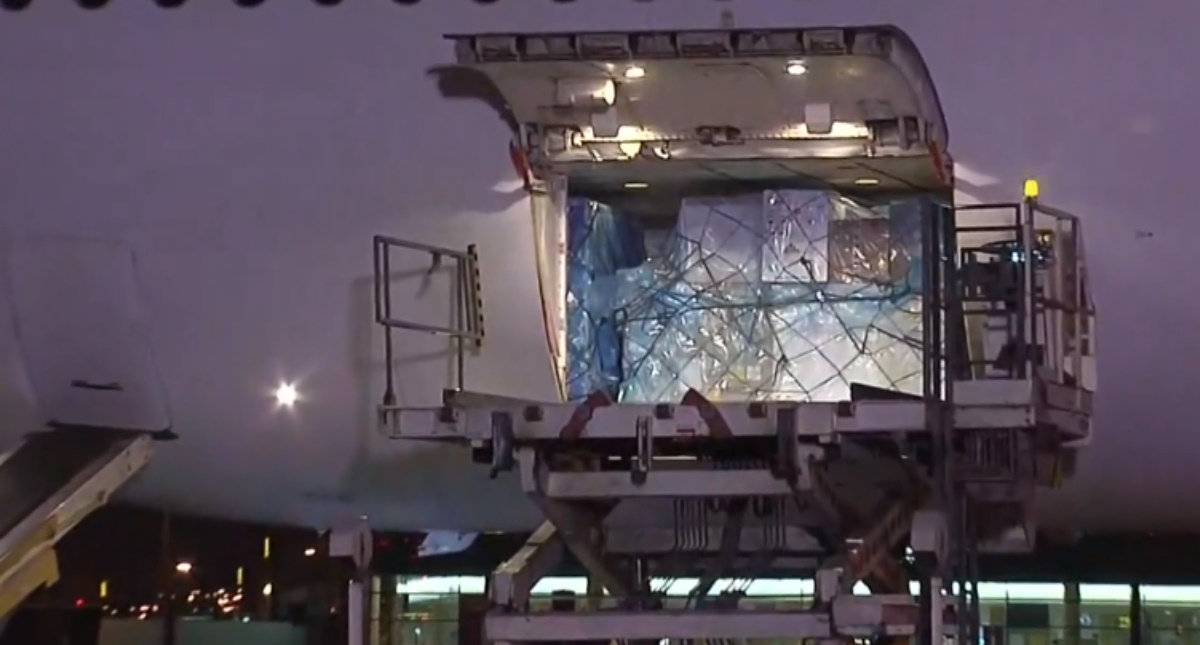 Perú recibe una inyección de esperanza con la llegada de sus primeras vacunas