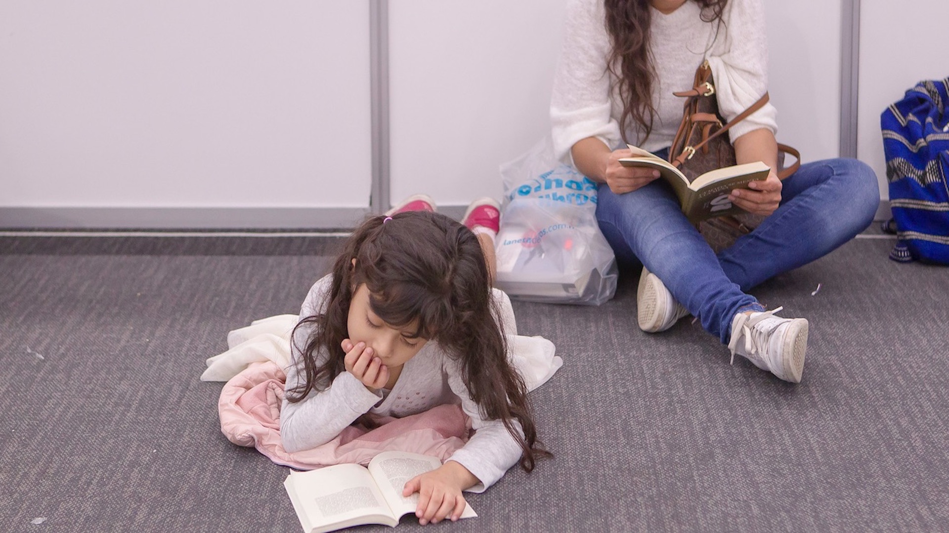 Editoriales se suman a llamado de Caniem para considerar librerías como actividades esenciales