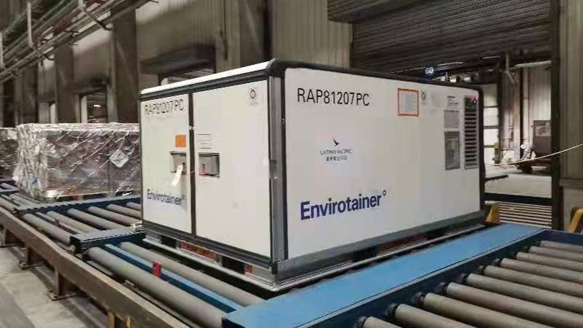 Vuelan hacia México 200 mil vacunas contra COVID-19 de Sinovac