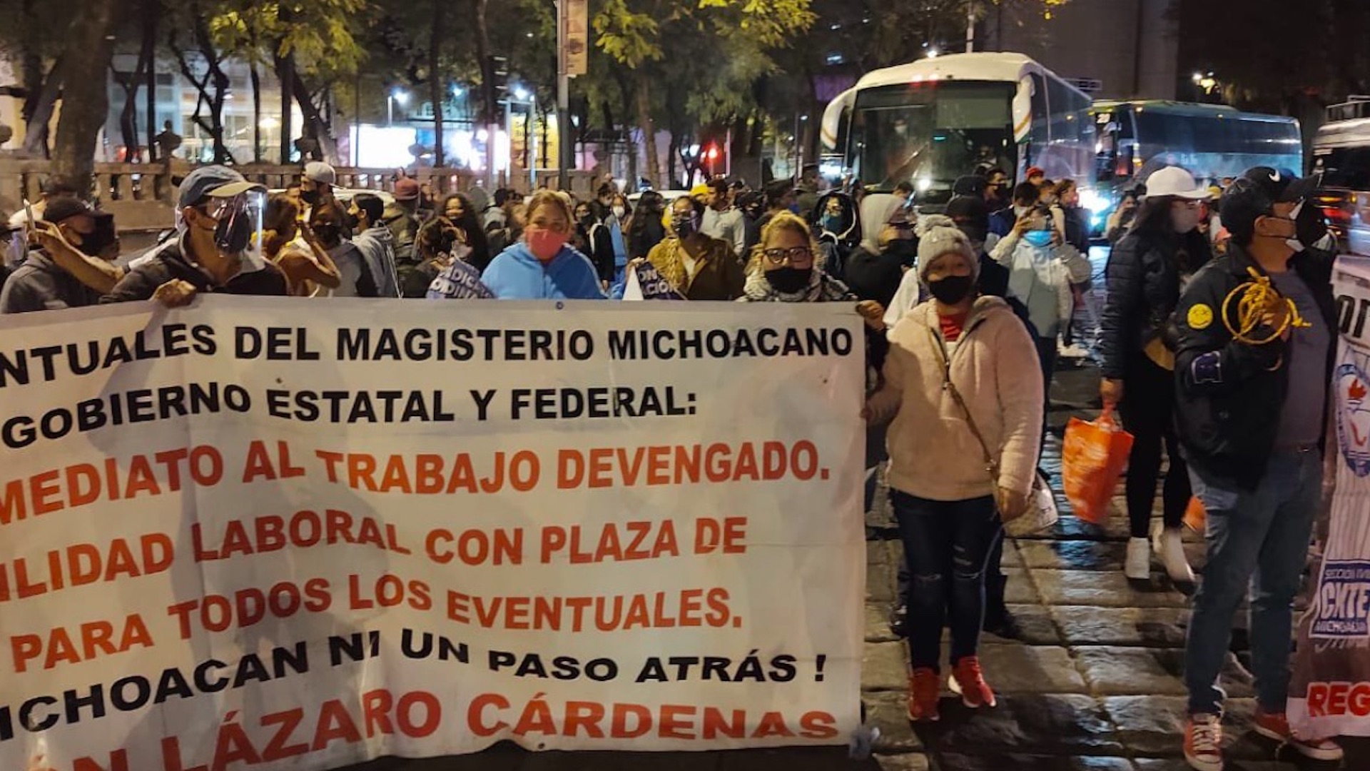 Integrantes de la CNTE realizan mitin en el Ángel de la Independencia para exigir la abrogación de la Reforma Educativa
