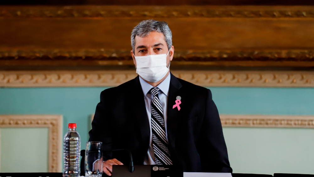 “No soy médico”: la respuesta del presidente de Paraguay que indigna a su país