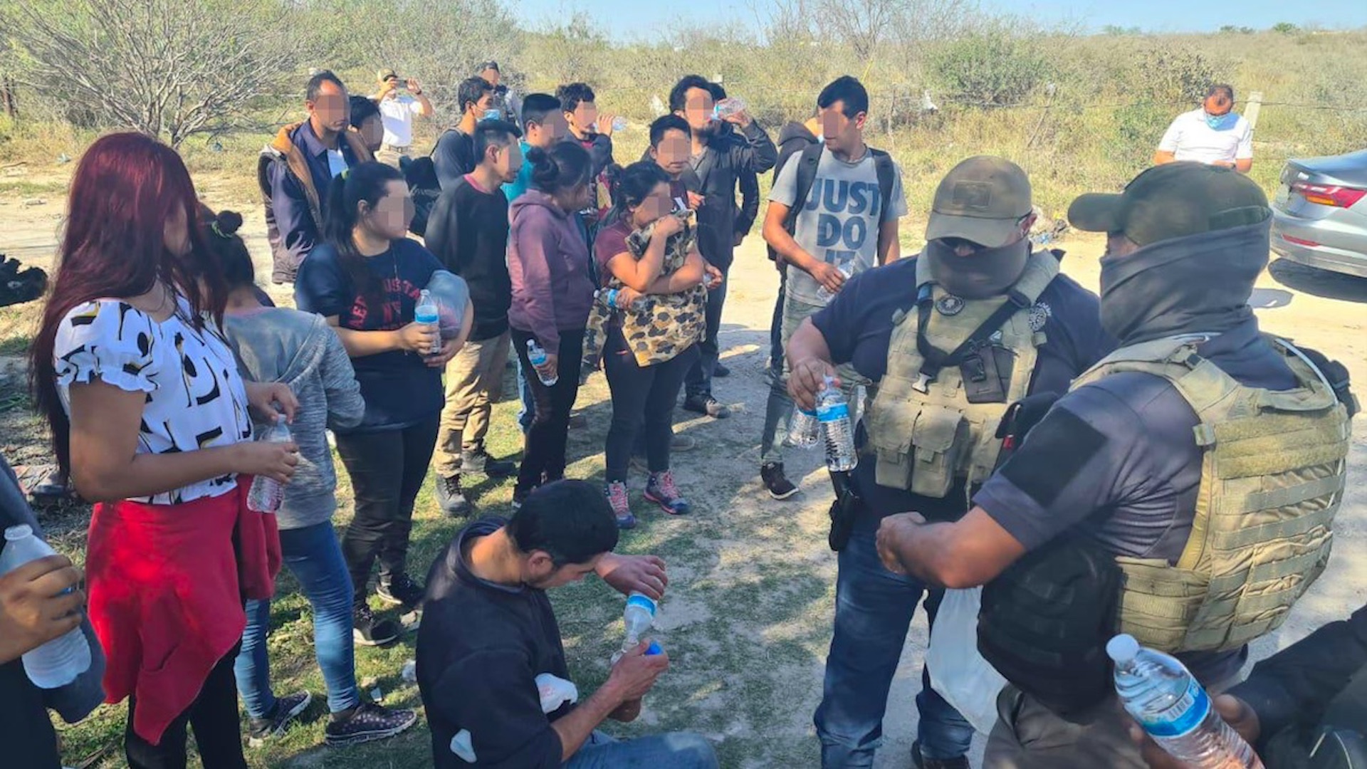 Rescatan a 49 personas en Reynosa, Tamaulipas; entre ellos había ocho mexicanos - migrantes-rescatados-en-reynosa-1