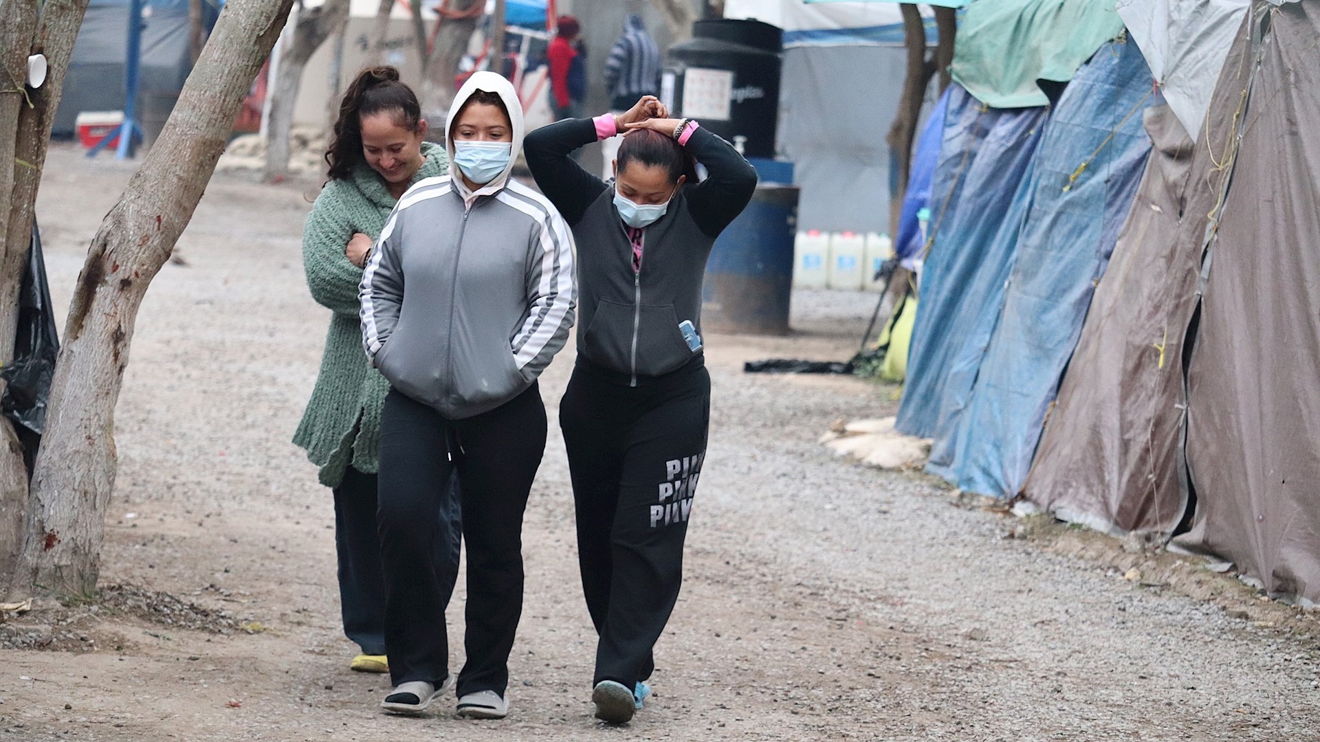 EE.UU. reinicia casos de asilo de 25 mil migrantes con apoyo de México y ONU - migrantes-varados-matamoros-tamaulipas