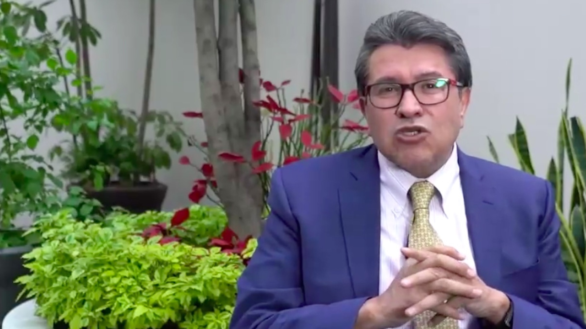 Monreal aplazará tres semanas la presentación de iniciativa para regular redes sociales