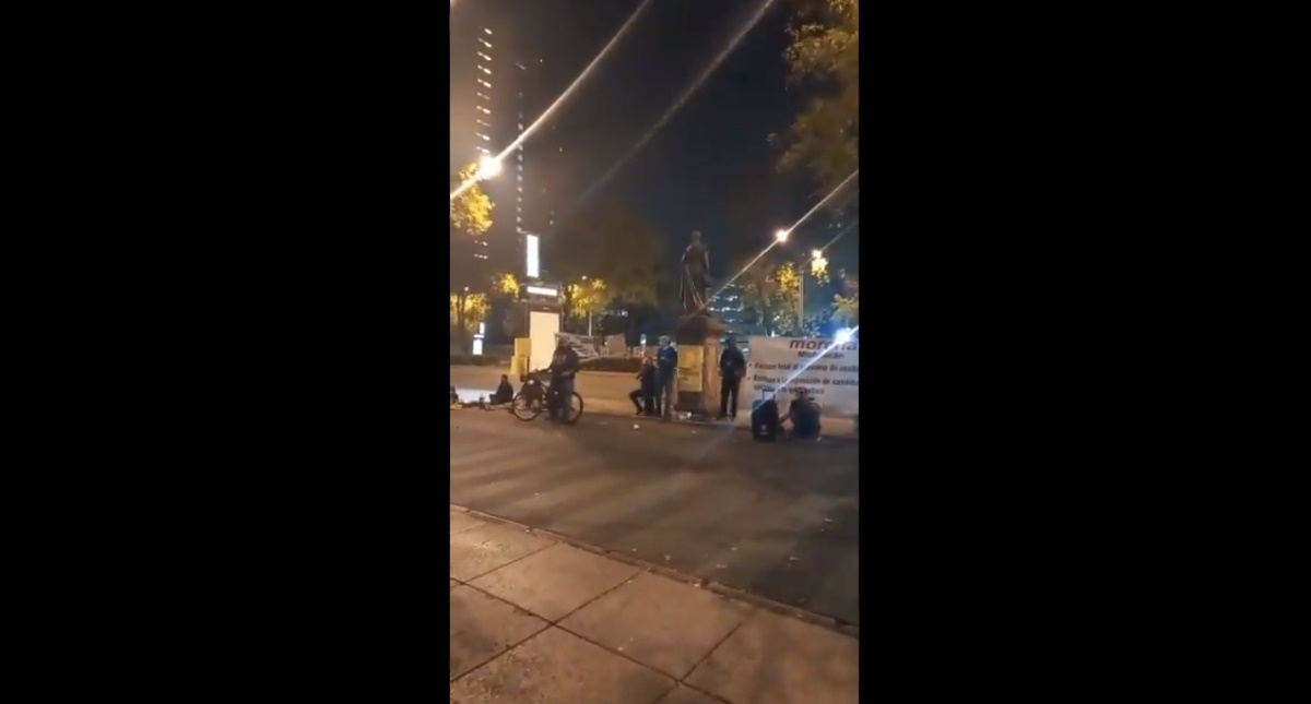 #Video Protestan militantes de Morena sobre Reforma; acusan a Mario Delgado de entregar candidaturas