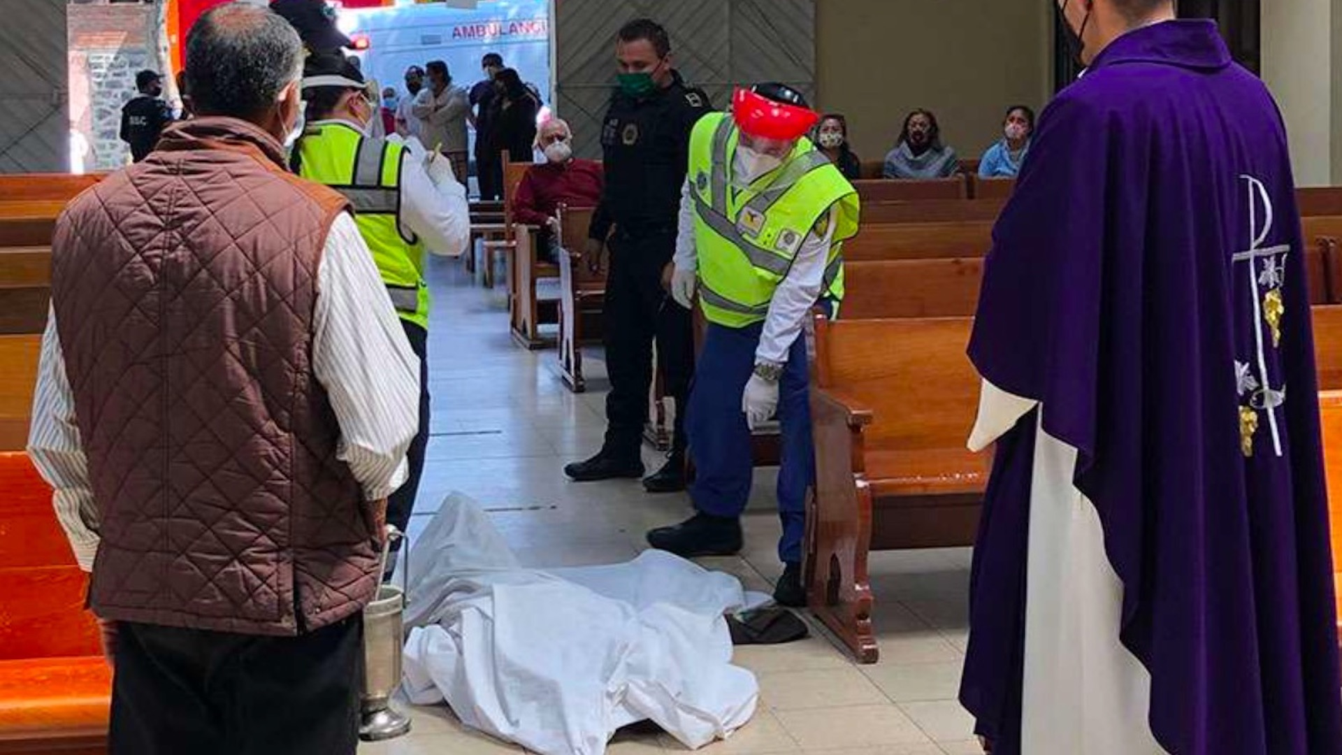 Muere hombre por infarto fulminante cuando ingresó de rodillas a iglesia en Tlalpan