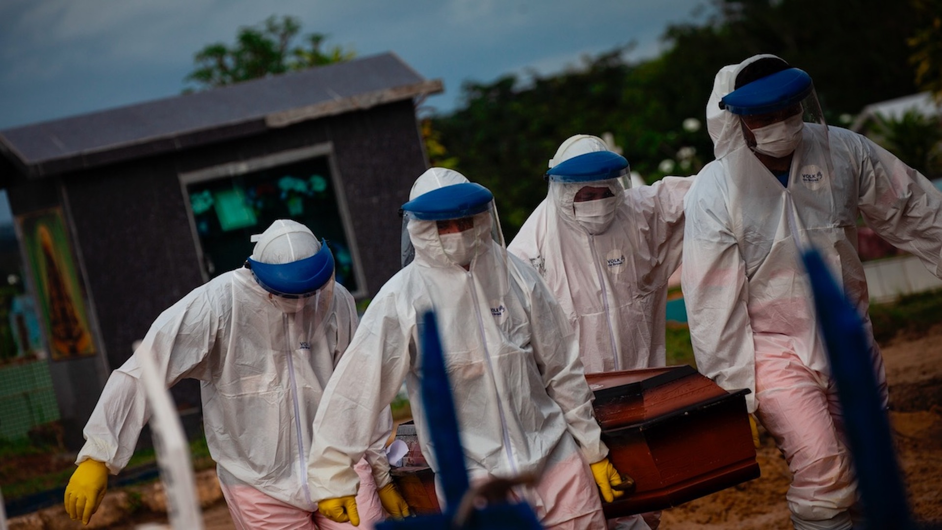 Por tercer día consecutivo, Brasil reporta más de mil 200 muertes por COVID-19
