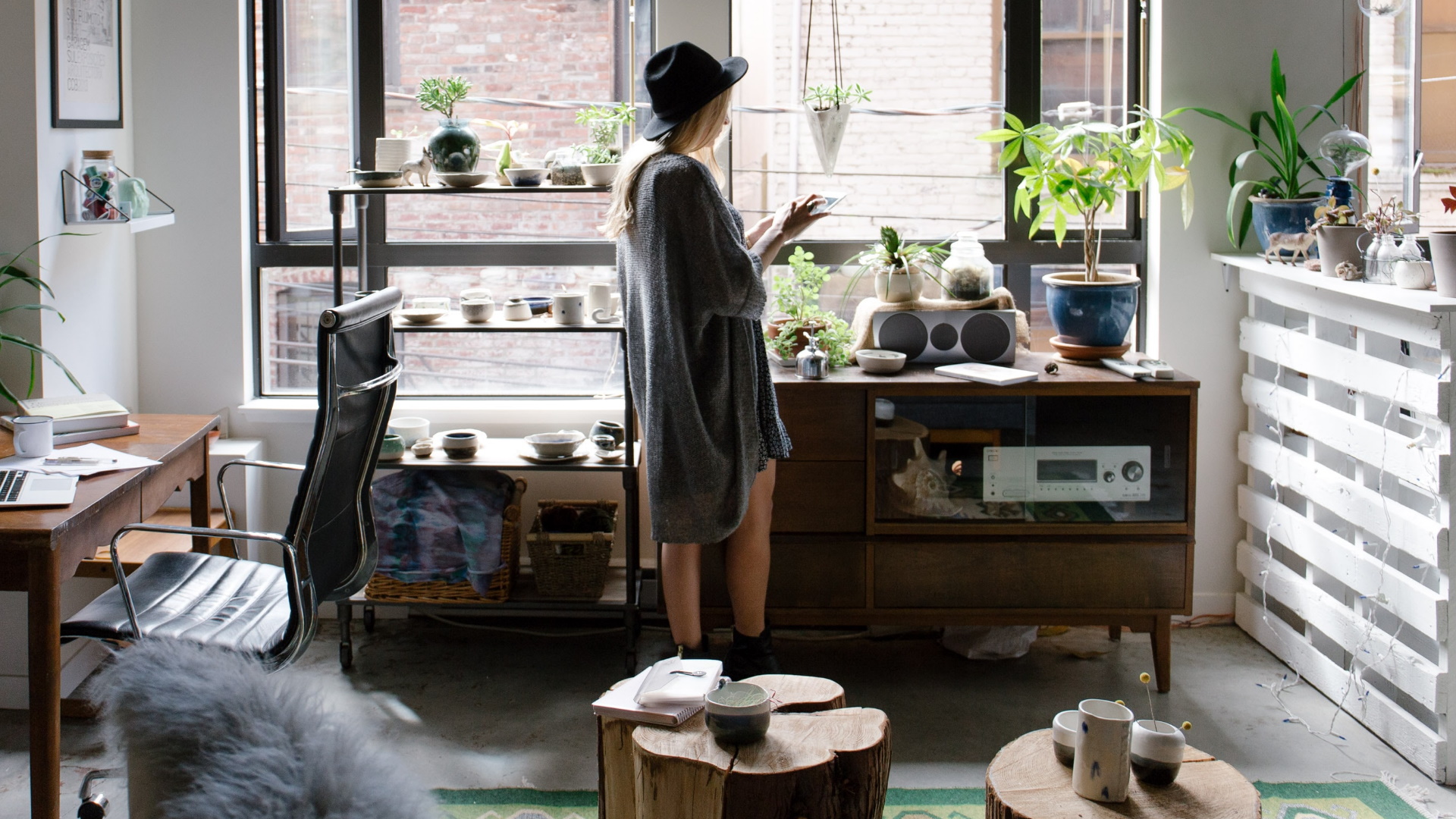 Pandemia empuja a las mujeres fuera del mercado laboral