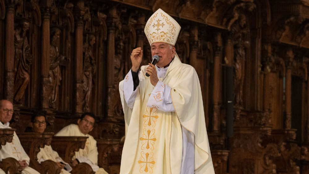 Arzobispo de Lima, triste e indignado por vacunación del Nuncio Apostólico