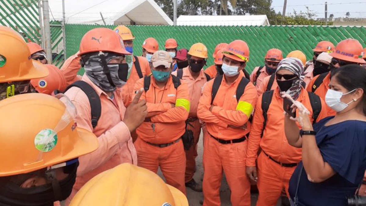 Impiden acceso a refinería de Dos Bocas a obreros en paro de labores - obreros-de-refineria-de-dos-bocas