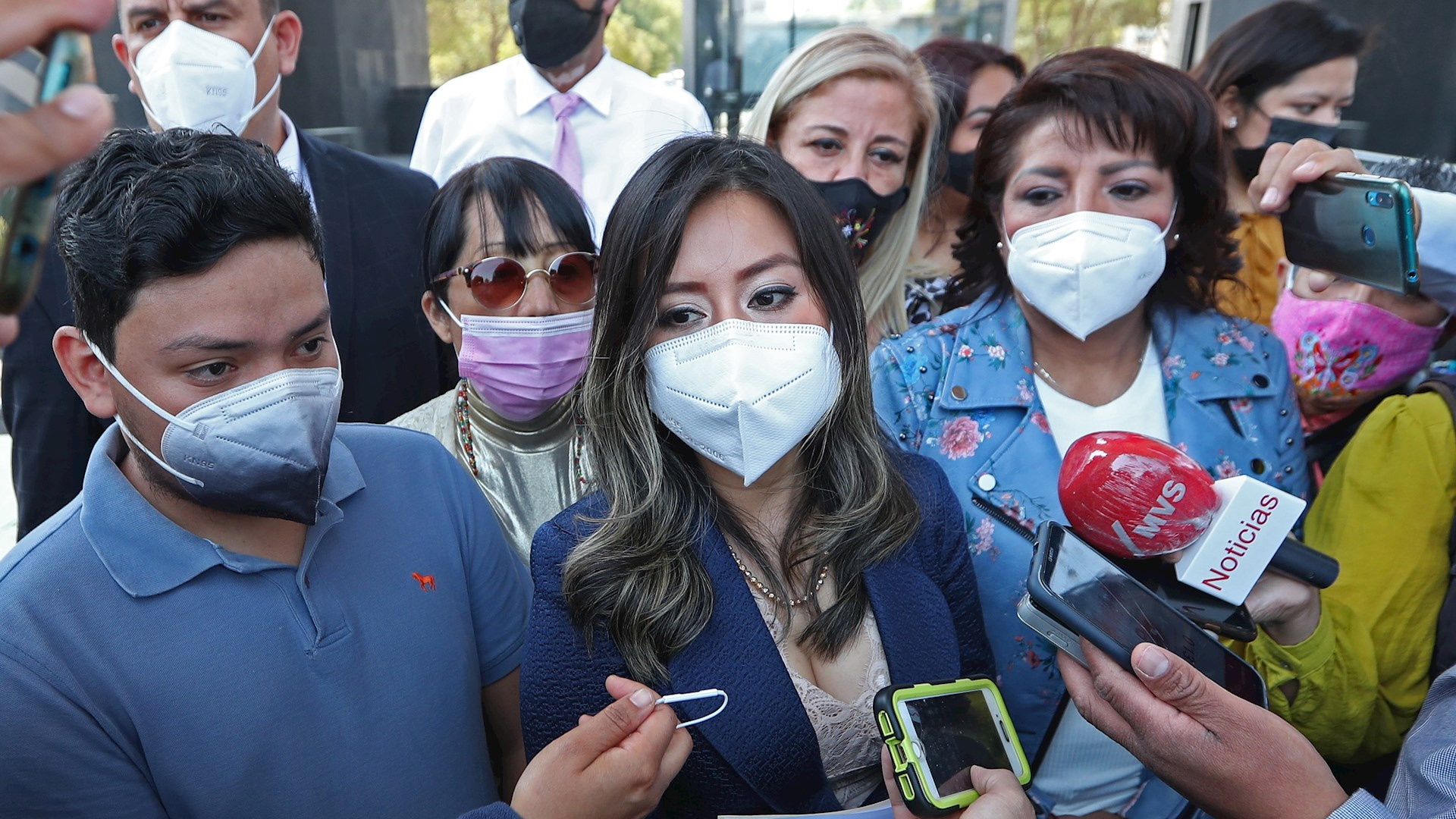 Padres de niños con cáncer exigen al Gobierno cumplir con sentencia que obliga a terminar con el desabasto - padres-ninos-con-cancer-monumento-a-la-revolucion-2