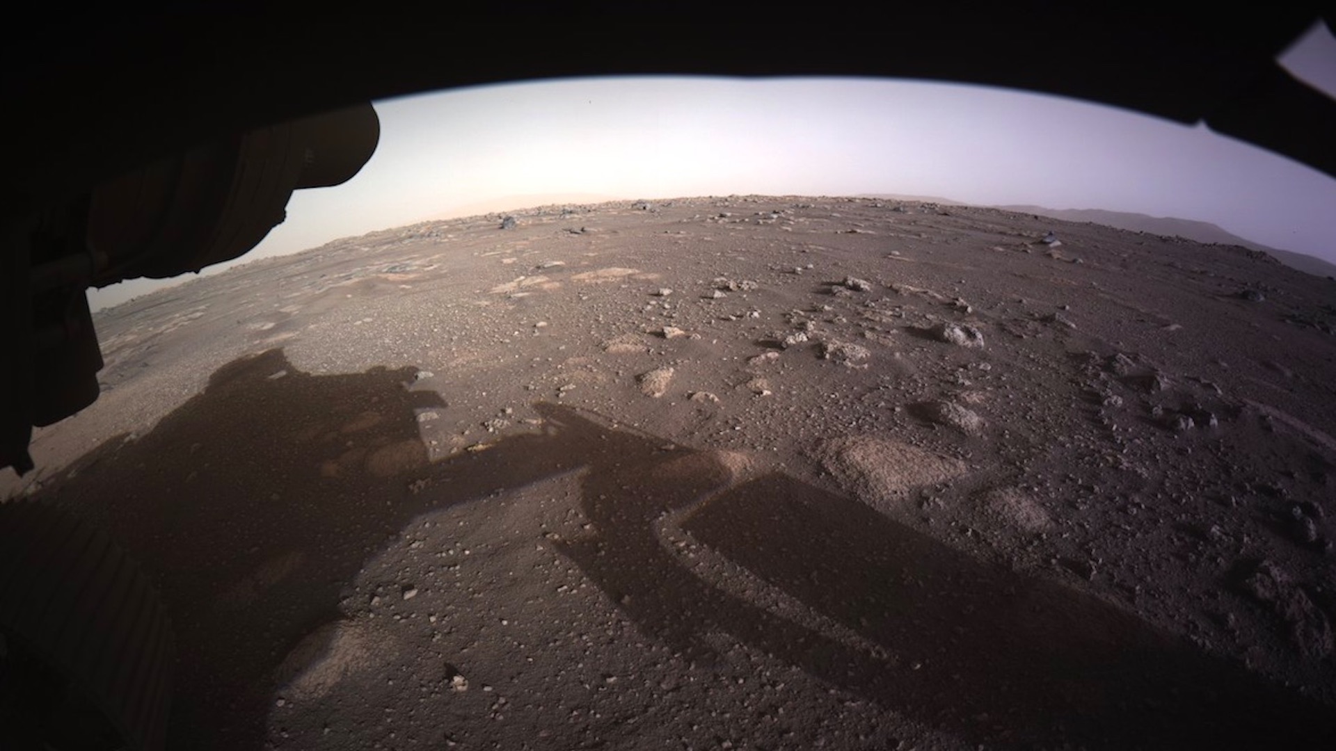 Perseverance toma la primera foto a color de la superficie de Marte