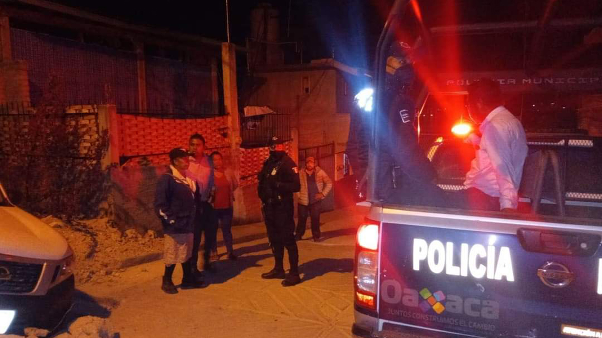 Detienen por cuarta vez a delegado de Bienestar en Tlaxiaco, Oaxaca; conducía en estado de ebriedad - personas-a-las-que-gabino-ortiz-estuvo-a-punto-de-atropellar