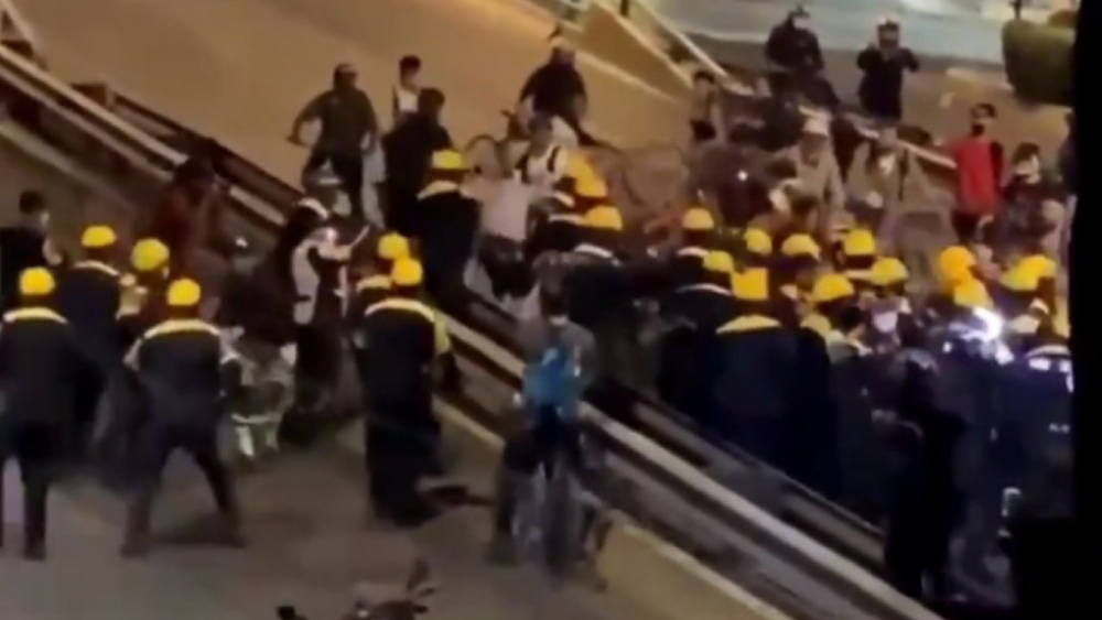 Separan de sus cargos a 11 policías tras agresiones a ciclistas en Periférico Separan de sus cargos a 11 policías tras agresiones a ciclistas en Periférico