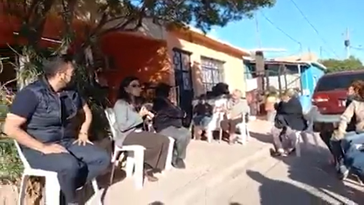 #Video Disparos interrumpen reunión de alcaldesa de Guaymas, Sonora