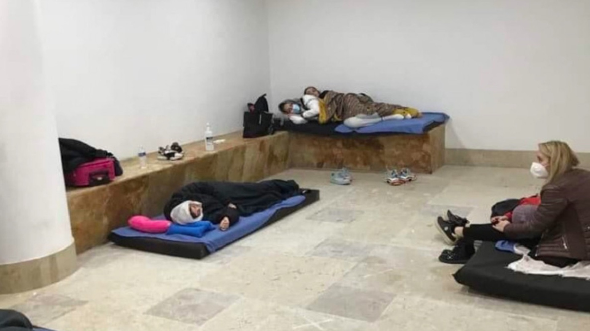 Relacionan a rumanos retenidos en Cancún con delitos de clonación de tarjetas y trata de personas