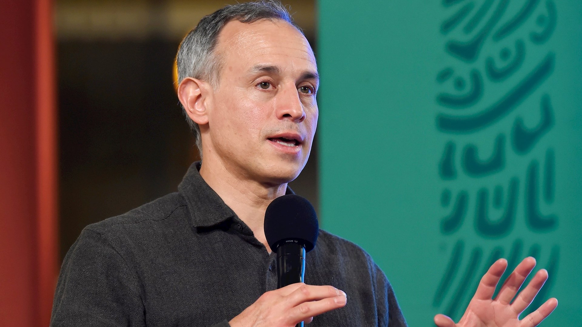 Hugo López-Gatell da positivo a COVID-19; presenta síntomas leves