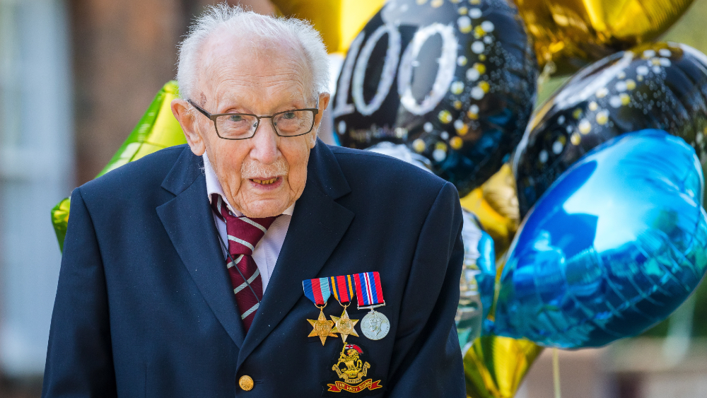 Murió con 100 años “Capitán Tom”, icono británico de la lucha contra el COVID-19