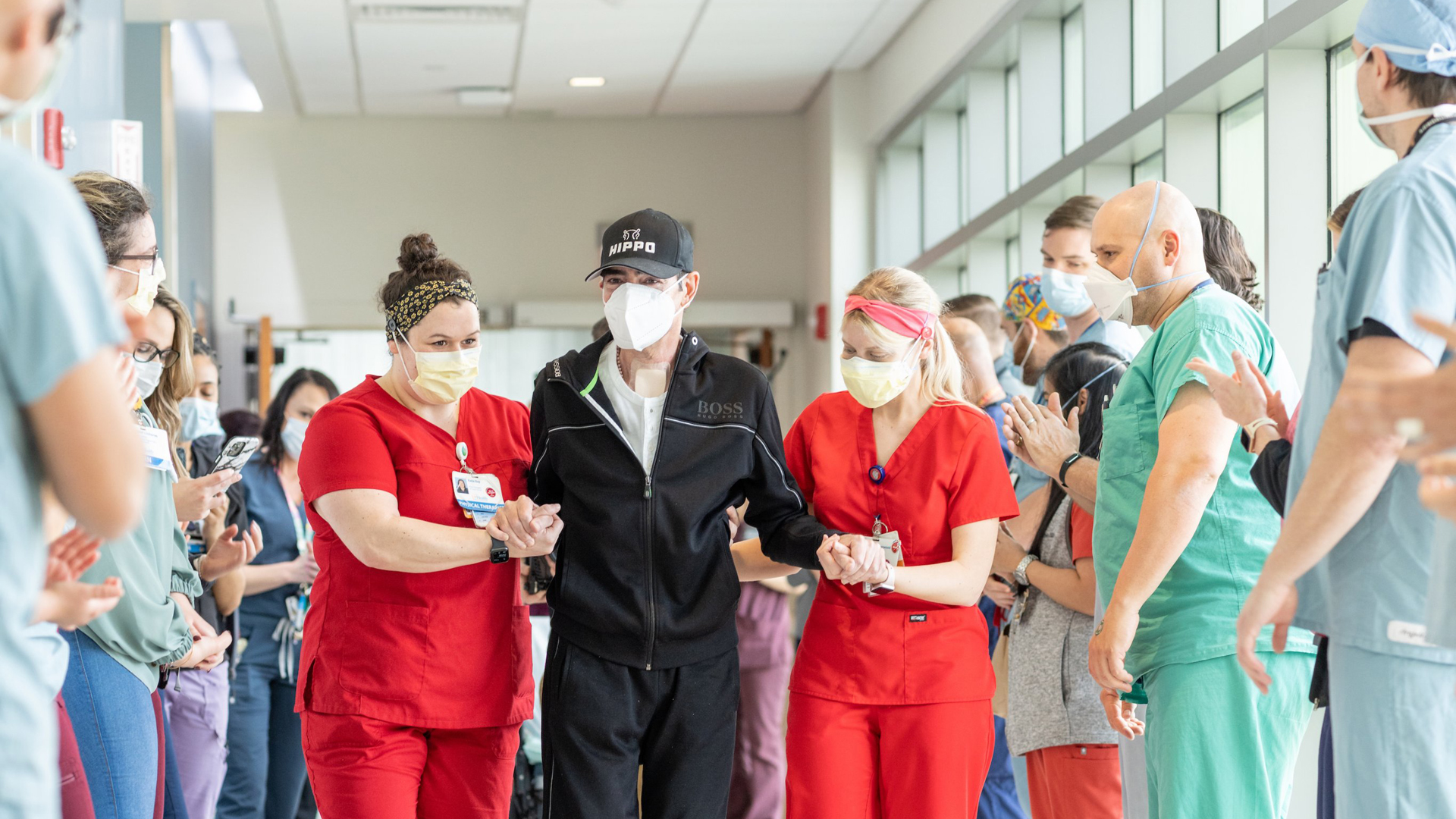 Toño Mauri sale del hospital tras doble trasplante de pulmón por COVID-19