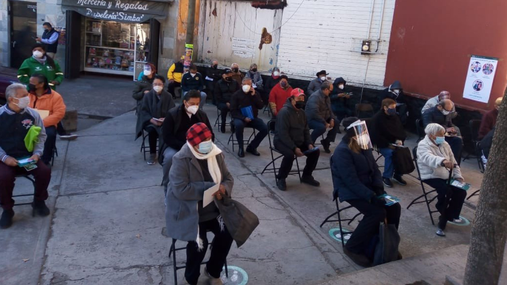 Inicia segundo día de vacunación contra COVID-19 en adultos mayores