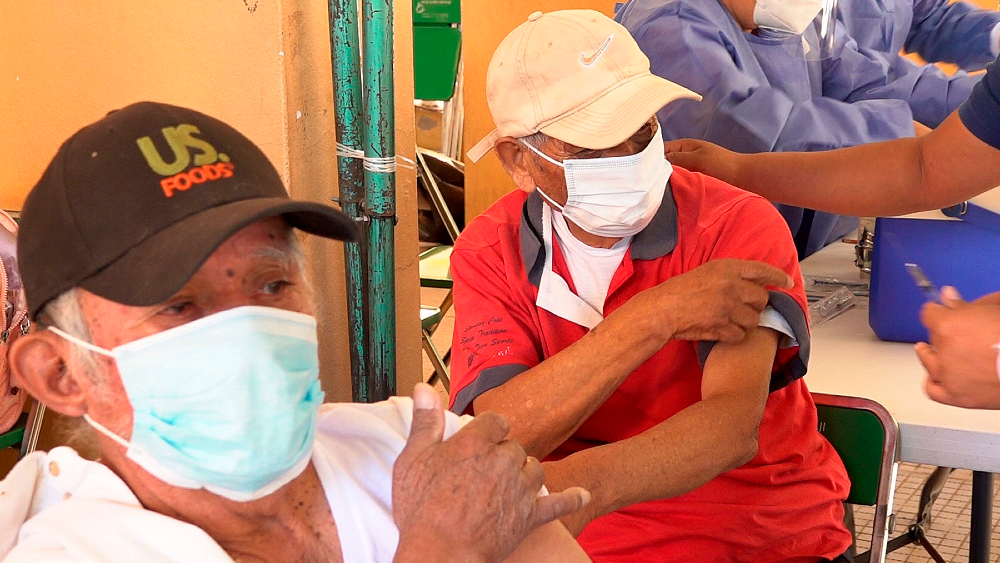 Vacunación de mayores de 60 años llega a los pueblos más recónditos de México