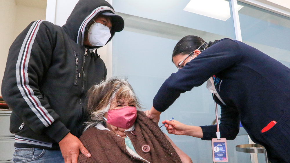 Ayer fueron aplicadas 87 mil 472 vacunas contra COVID-19 en adultos mayores