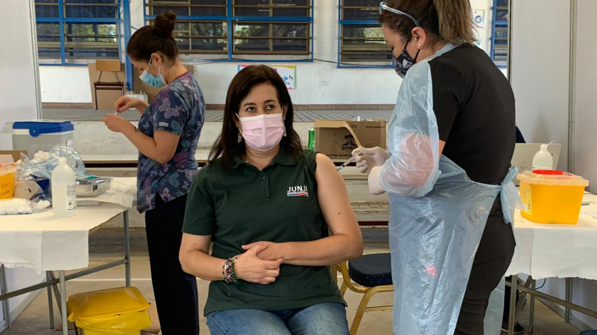 Segunda ola de COVID-19 se estabiliza en Chile mientras avanza vacunación