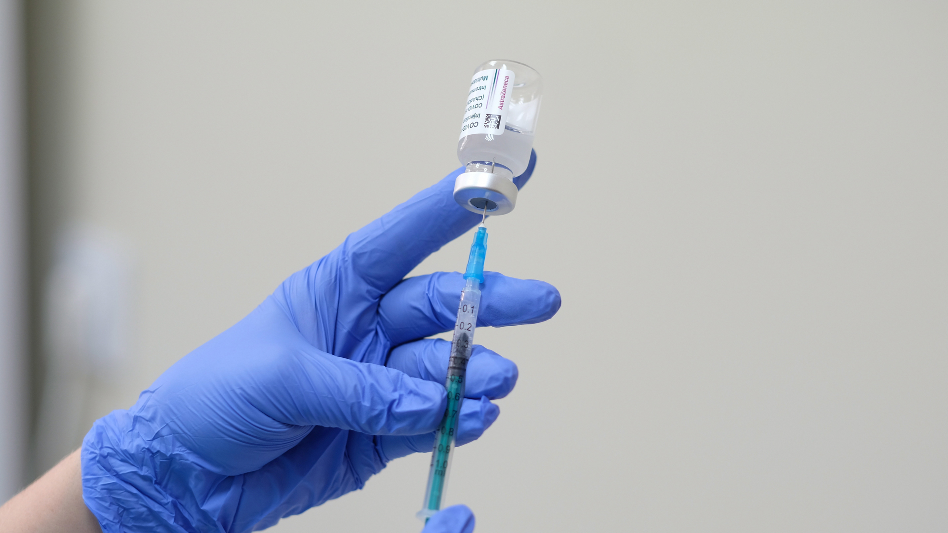 México negocia con Janssen compra de 22 millones de vacunas contra COVID-19