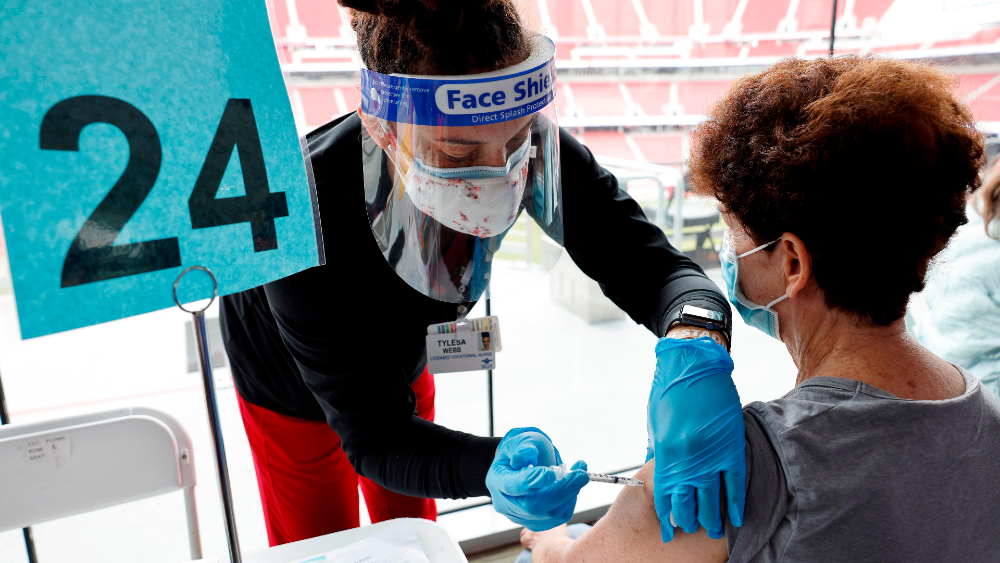 En abril, todas las personas en EE.UU. podrán vacunarse contra COVID-19: Fauci