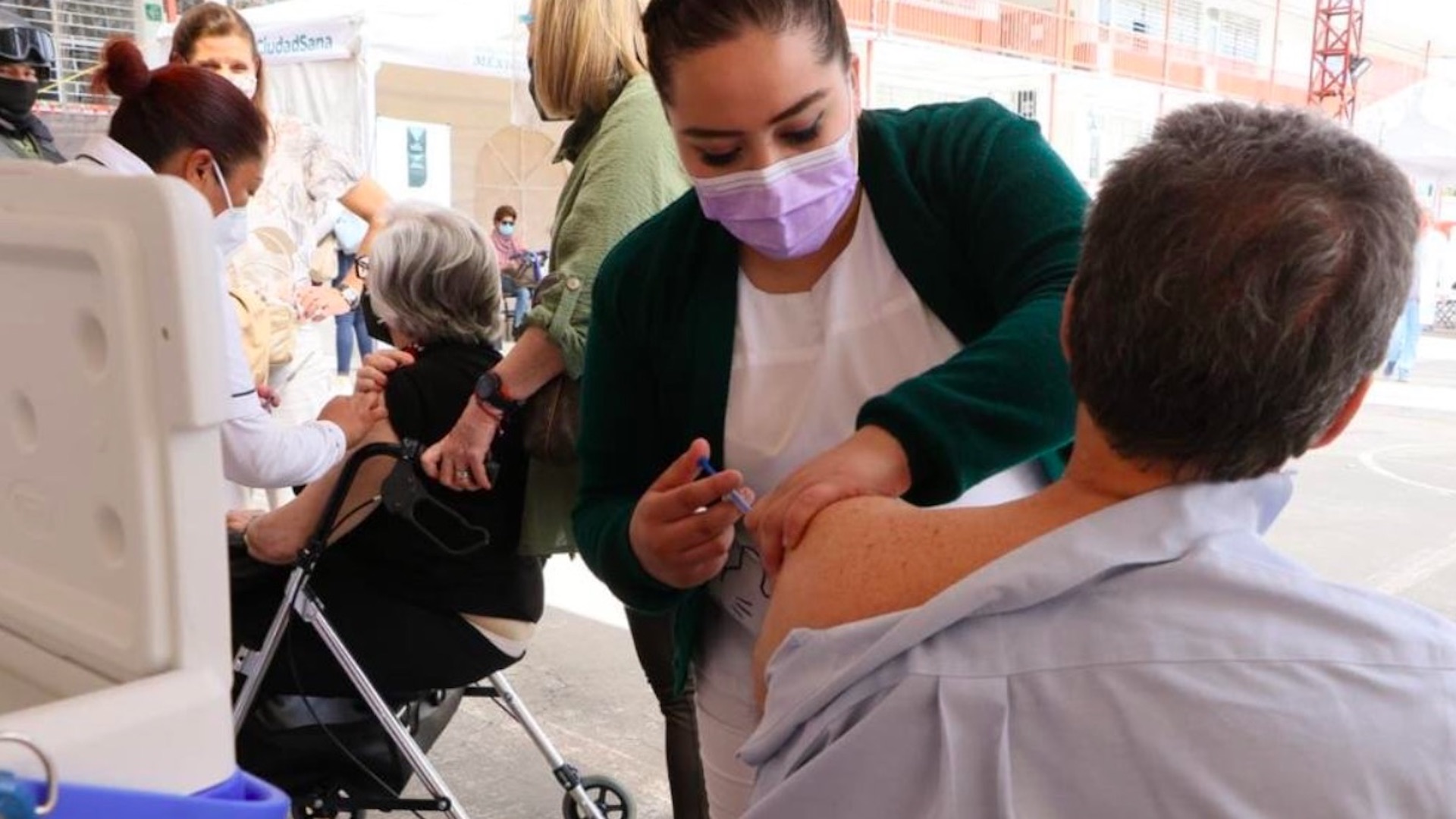 Ya no se tomarán fotografías a INE durante vacunación contra COVID-19: Gatell