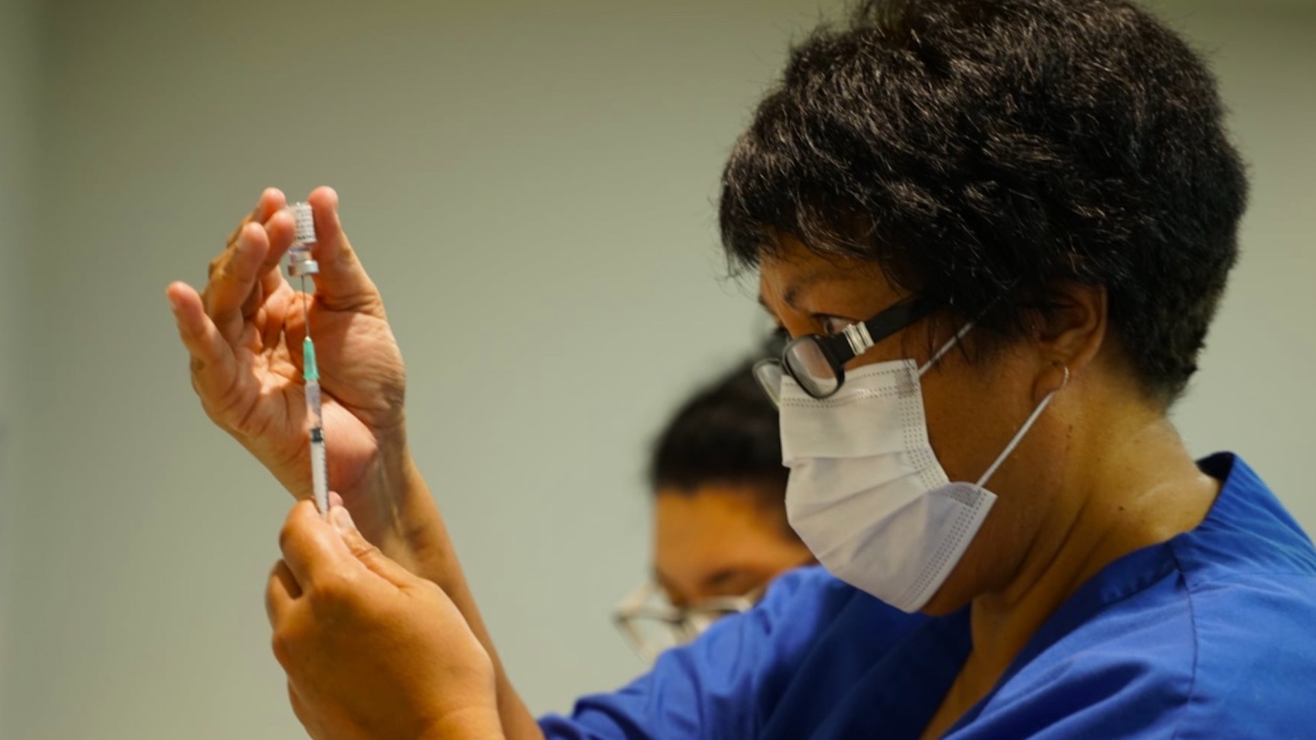 Nueva Zelanda inicia vacunación contra COVID-19