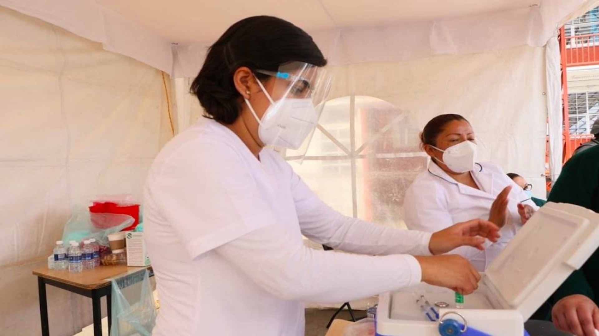 En tres días de vacunación contra el COVID-19 se han aplicado 76 mil 608 dosis a adultos mayores en la Ciudad de México En tres días de vacunación contra el COVID-19 se han aplicado 76 mil 608 dosis a adultos mayores en la Ciudad de México