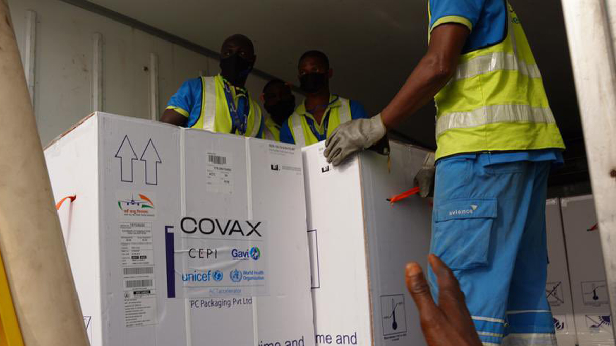 Ghana se convierte en el primer país en recibir vacunas contra COVID-19 del mecanismo COVAX